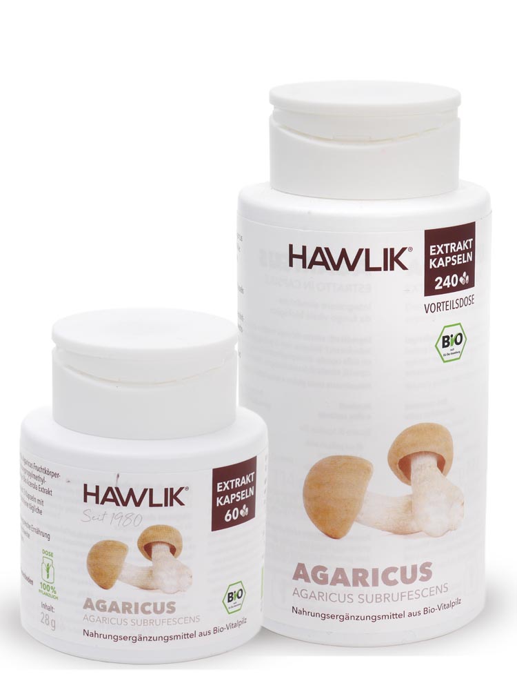 Vor weissem Hintergrund zwei weisse Kunststoffdosen - links die kleine, rechts die grosse Dose, darauf Etiketten mit der Aufschrift Agaricus