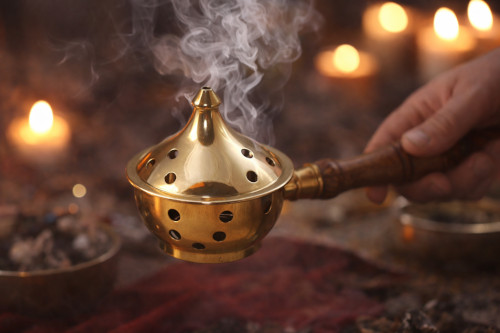 Räucherpfanne bei einem Ritual