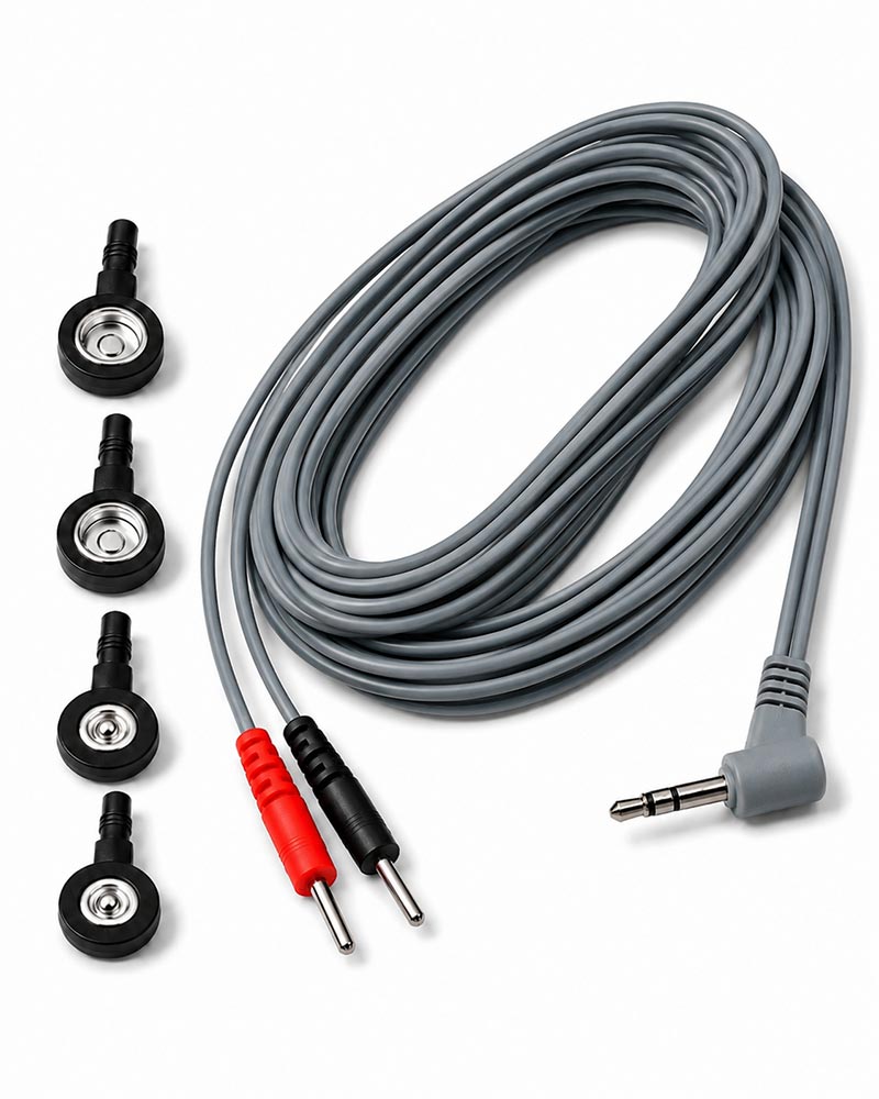 Graues Anschlusskabel für Diamond Shield Zapper mit rotem und schwarzem Stecker, grauem Winkelstecker sowie vier schwarz-silbernen Druckknopfadaptern in 10 mm und 4 mm, auf weißem Hintergrund.