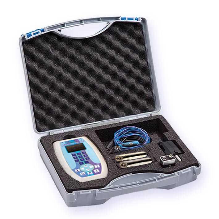 Der Diamond Shield Professional Zapper wird im Kunststoff-Koffer mit Kabeln, Handelektroden und Akku geliefert