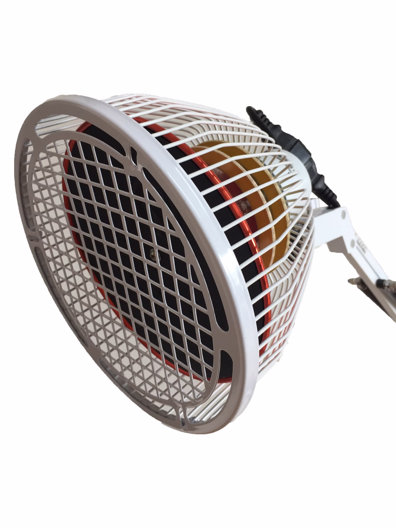 Vor weissem Hintergrund ein halbrunder, rot-schwarzer Kopf, der von einem weiss lackierten Gitter umgeben ist