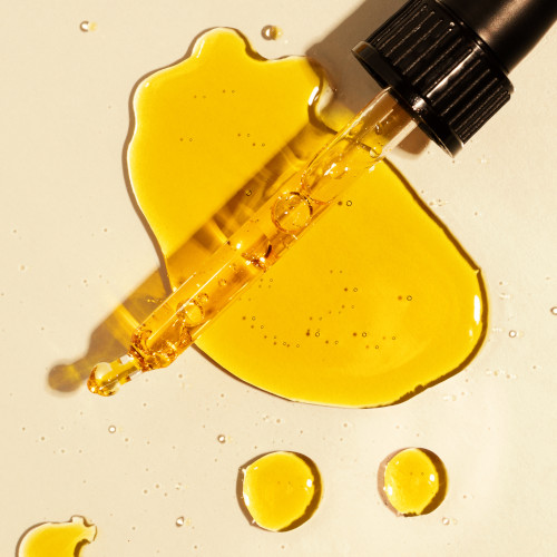 Goldöl frei von Zusatzstoffen Hochwertiges Goldöl aus Sonnenblumenöl und Gold-Teilchen