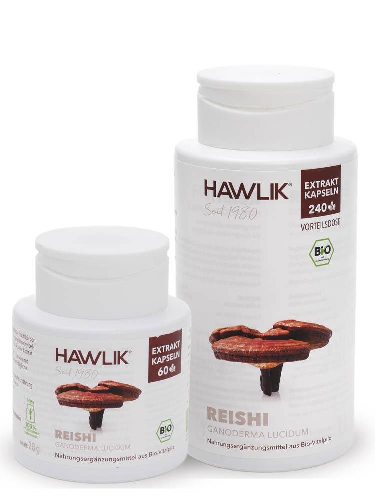 Vor weissem Hintergrund zwei weisse Kunststoffdosen - links die kleine, rechts die grosse Dose, darauf Etiketten mit der Aufschrift Reishi