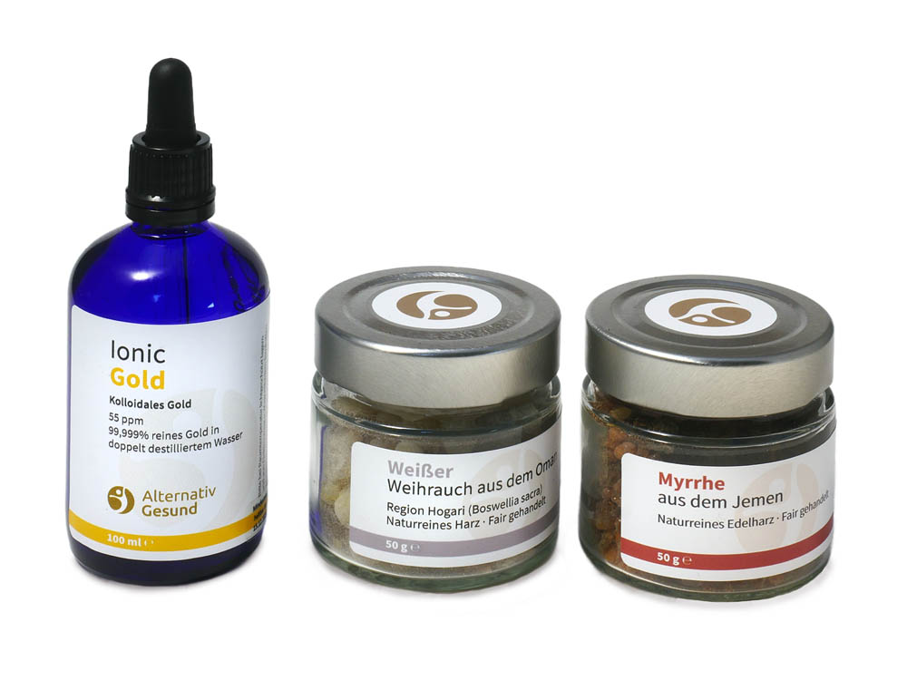 Vor weissem Hintergrund eine Blauglasflasche und zwei Schraubgläser, jeweils mit Etiketten