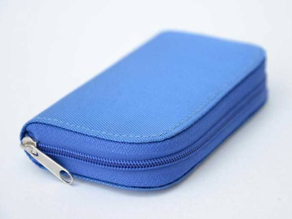 Vorschau: Aufbewahrungs-Etui Vorschau: Aufbewahrungs-Etui geschlossen blau für bis zu 22 Frequenz-Chipcards für Zapper
