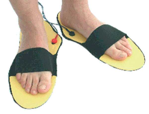 1 Paar Elektrokontakt-Pantoffeln, gelb-schwarz