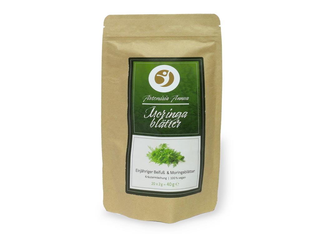 Braune Papiertüte mit grün-weissem, grossem Etikett - auf dem steht Artemisia annua mit Moringa Aufgussbeutel