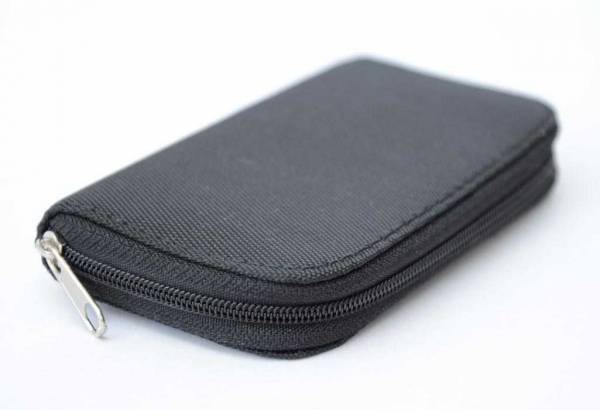 Vorschau: Aufbewahrungs-Etui Vorschau: Aufbewahrungs-Etui geschlossen schwarz für bis zu 22 Frequenz-Chipcards für Zapper